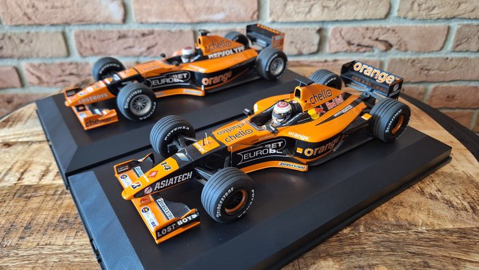 Minichamps 1:18 - Voiture de course miniature - Orange Arrows F1 - Showcar A21 et A22 - Jos Verstappen