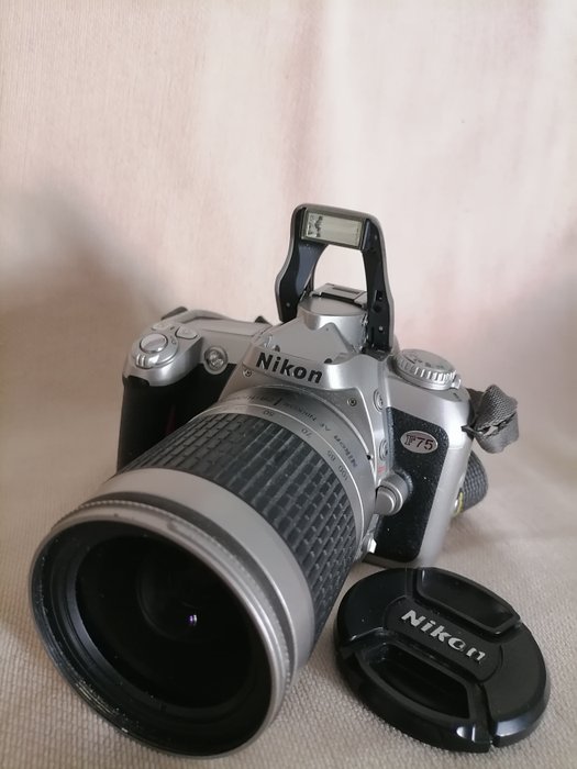 Nikon F75+ AF Nikkor  28-100/3.5-5.6G Analoginen kamera