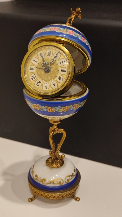 Elegante reloj de mesa - Escultura de globo de cerámica " ACF Decor De Paris " de principios de los - Cerámica, Latón, Vidrio - 1940-1950