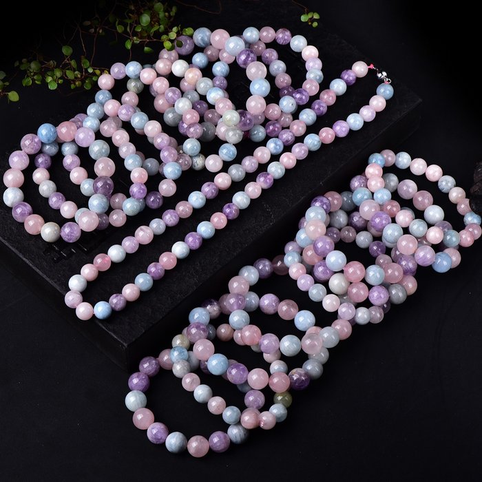 无底价 - 17 条手链和一条项链的耀眼系列 - 玫瑰石英、天河石和紫水晶- 618 g