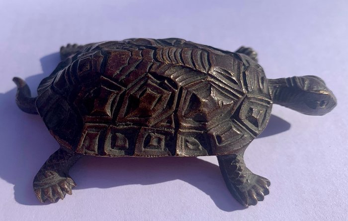 雕塑, Petite tortue en bronze - 7 cm - 铜绿青铜 - 1950
