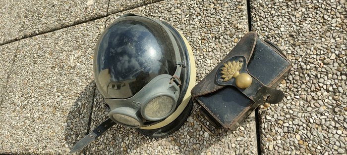 Italy - Carabinieri - Military helmet - Carabinieri Lot - helmet and ammunition pouch