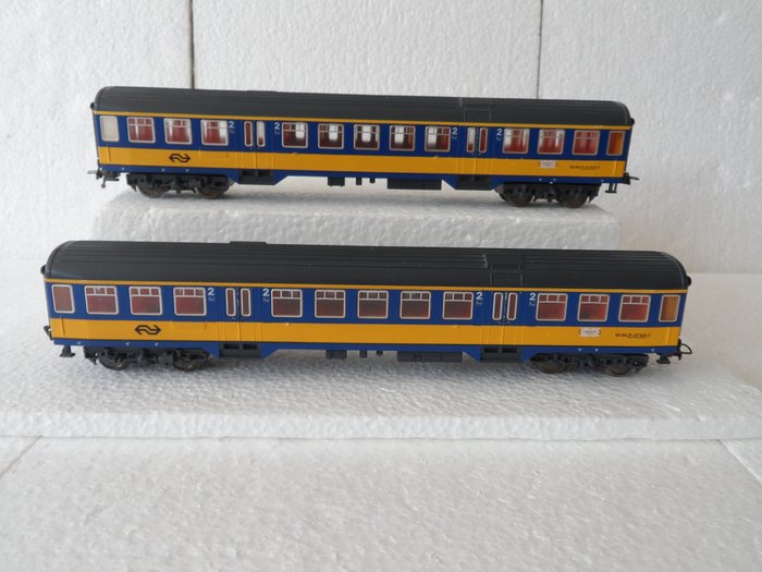 Fleischmann H0 - 5656 - 模型客運火車 (2) - 2 輛 Plan W，二等客車車廂 - NS