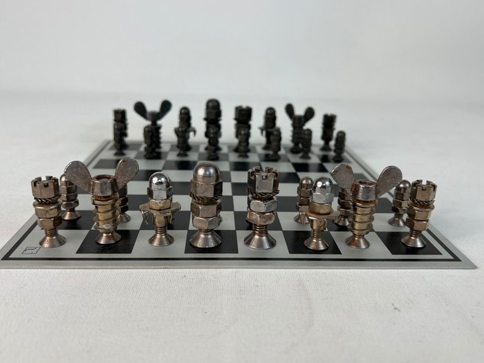 Tabuleiro de xadrez - Ajedrez artesano de tornilleria - Metal