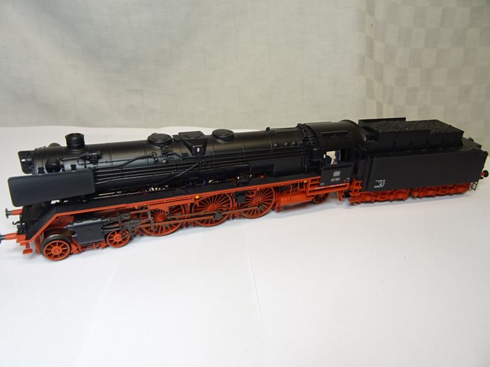 Märklin H0 - 39004 - Locomotive à vapeur avec tender (1) - Locomotive à vapeur pour train express série 01 de la (DB), avec tendre à charbon et générateur de - DB