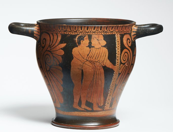 Campanian Terracotta Campanian red-figure skyphos attributed to the Atella Painter - 18.8 cm