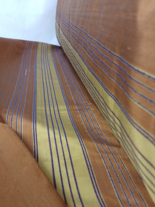 Corte suntuoso Tafetá de largura dupla Cor Azul Marrom Tijolo com inserções douradas e azuis - Tecido para estofos  - 600 cm - 280 cm