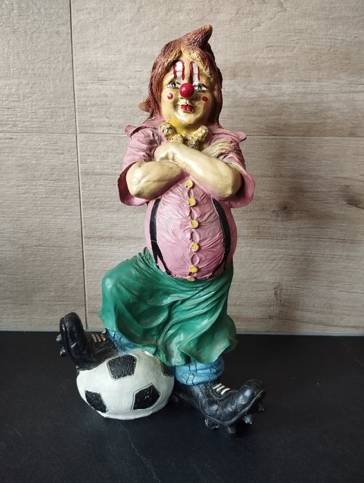 Dekorativ prydnad - Grote vintage clown met een voetbal 