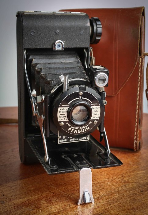 Kershaw Penguin  Eight-20  avec un étui Câmera de formato médio
