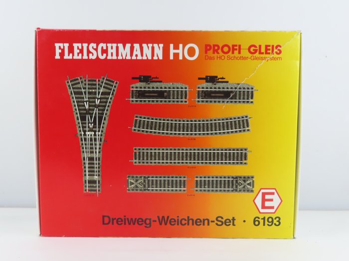 Fleischmann H0 - 6193 - Modellbahngleise (1) - 17-teiliges „Dreiweichen-Set“ mit gebogenen/geraden Gleisstücken und Drei-Wege-Handweiche,