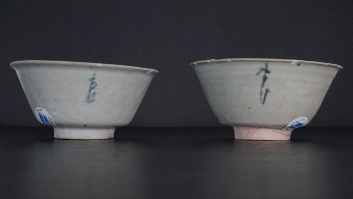 Ett par 'Vung Tau Cargo' skålar - Porslin - Kina - 1600-talet