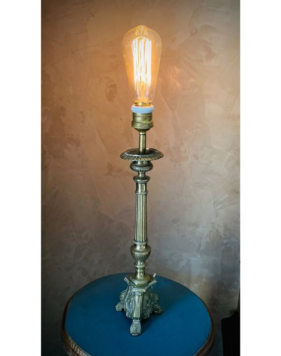 Candelabro de Iglesia convertido en lámpara - Lampada da scrivania - Vecchio lampadario ad ascia - Bronzo