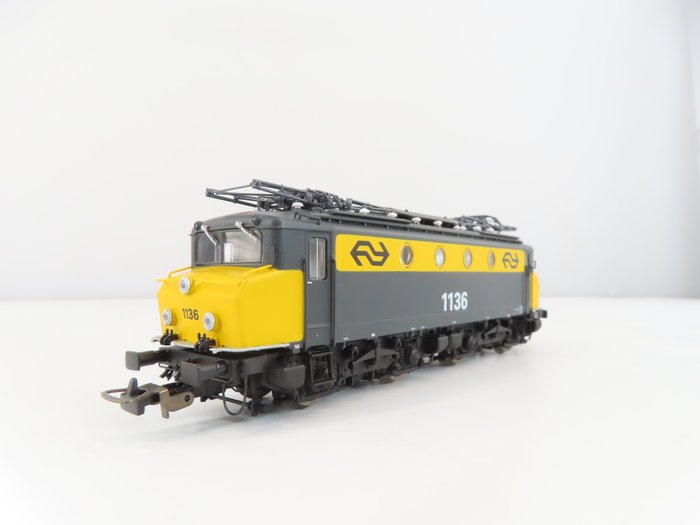 Piko H0 - 51370 - Locomotive électrique (1) - Série 1100 avec son complet - NS