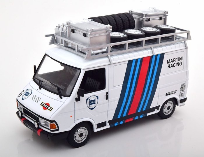 IXO 1:18 - Pienoismalliauto - Fiat 242 - Martini Rally team - Assistance van