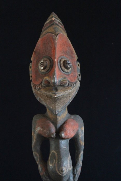 Figura ceremonial con gancho de Angoram Lower Sepik - Papúa Nueva Guinea  (Sin Precio de Reserva)