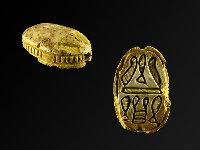 Oldtidens Egypt Kleberstein dekorert Beskyttelse og Rettferdighet Scarab - 1.4 cm  (Ingen reservasjonspris)