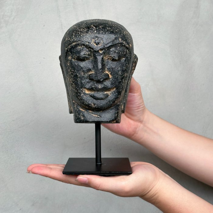 Beeld, NO RESERVE PRICE - Javanese Budha Head on a custom stand - 18 cm - Lavasteen - 2024