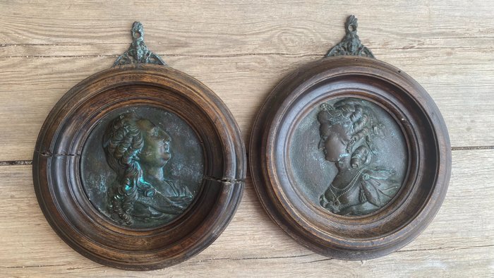 Relieve, Bassorilievi in bronzo - profili di nobile - 26.5 cm - Bronce, Madera - 1850