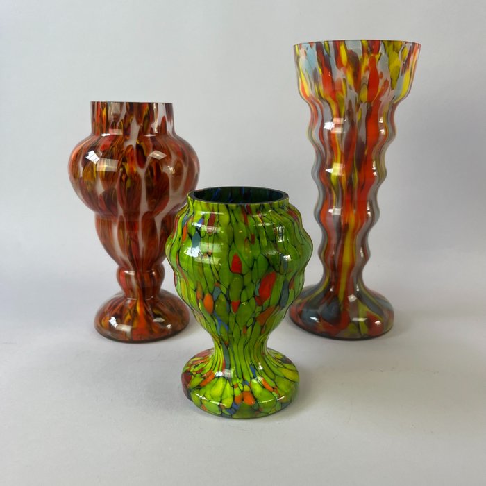 Vase (3) -  Art Deco – „End of Day“-Spritzglasvasen – Kralik – ca. 1910–1930  - Glas