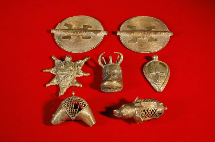 Groupe de pendentifs et deux perles - Asante - Ghana  (Sans Prix de Réserve)