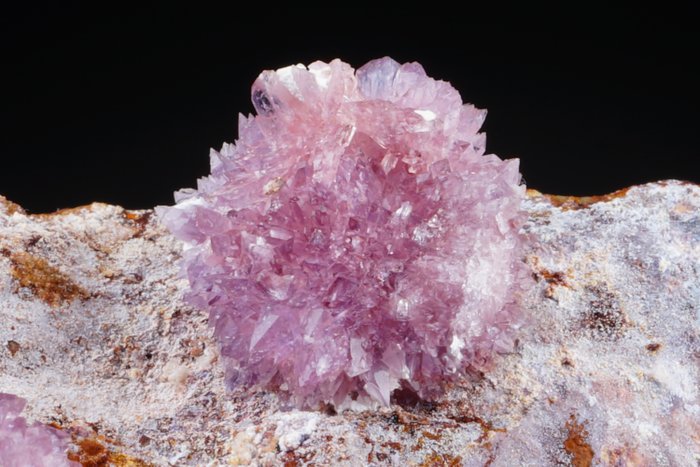 紫色克里迪石 非常罕见的矿物，颜色非常罕见 额外形成 - 高度: 112 mm - 宽度: 67 mm- 392 g
