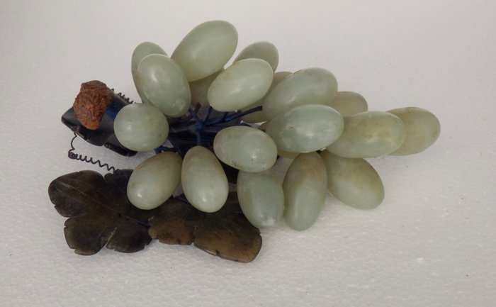 Jade - Onyx Große Weintraube aus Hartsteinen aus Onyx und Jade - Höhe: 18 cm - Breite: 13 cm- 520 g