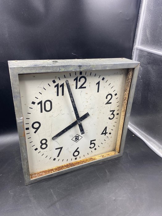 Reloj de pared -   - Hierro (fundido/forjado) - 1940-1950