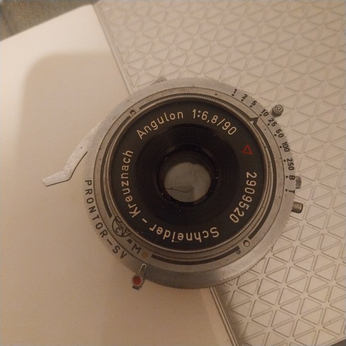 Schneider Kreuznach Super Angulon 1:6,8/90mm 快门中的镜头