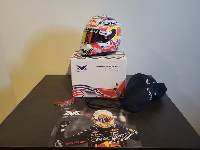 Red Bull Racing - United States GP - Max Verstappen - 2022 - Helm im Maßstab 1/2 