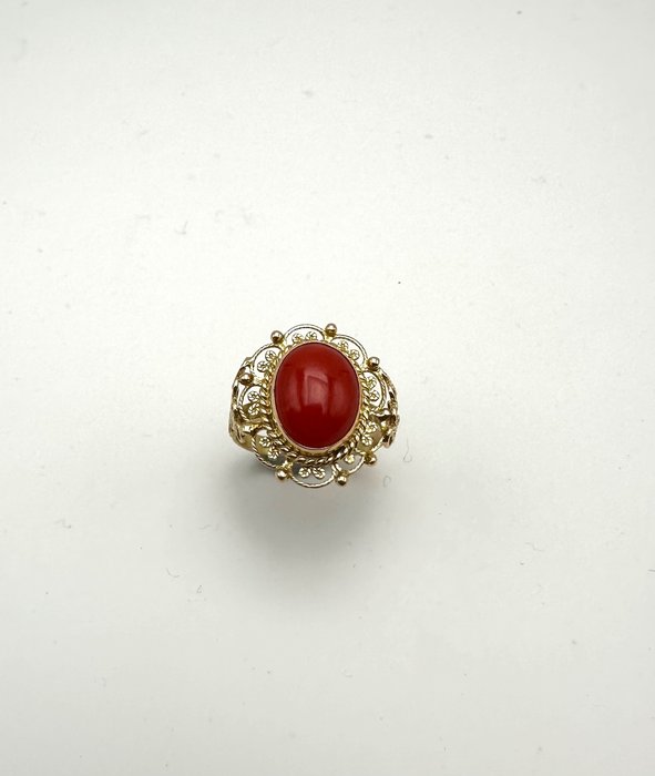 Ring - 18 kt. Yellow gold Coral 