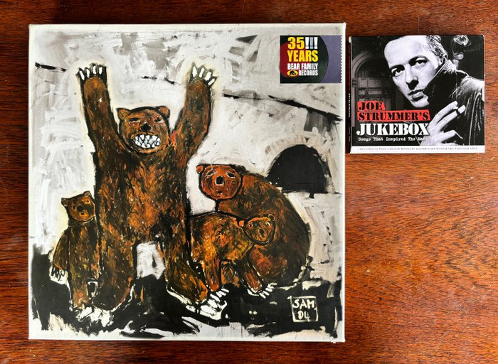 Howlin' Wolf, Chuck Berry, Woody Guthrie - Vários artistas - 35 Years Bear Family 3-CD Box & 208-Page-Book + Joe Strummer's Jukebox - Songs That Inspired The Man - Vários títulos - Coleção de CDs - 2010