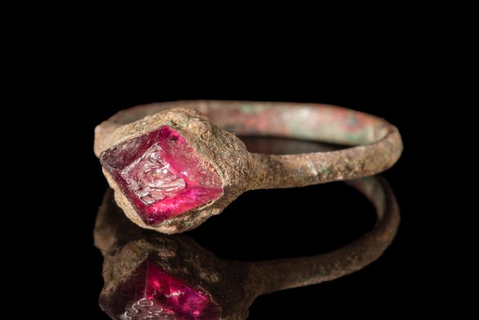 των Σασσανιδών Χάλκινο δαχτυλίδι με υπέροχο πετράδι  (χωρίς τιμή ασφαλείας)