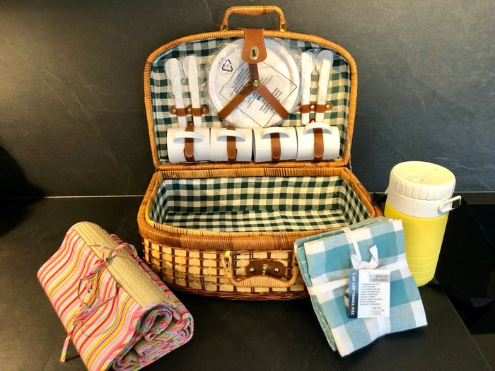 Picnic basket / suitcase (4 persons) - unknown