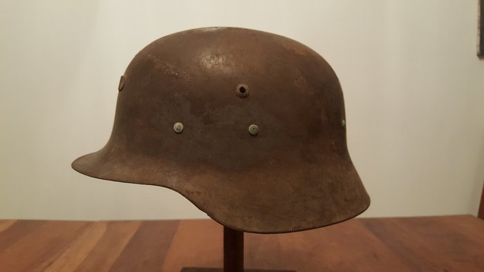 西班牙 - 軍用頭盔 - 佛朗哥軍隊使用的西班牙 VZ 42 頭盔 - 1942