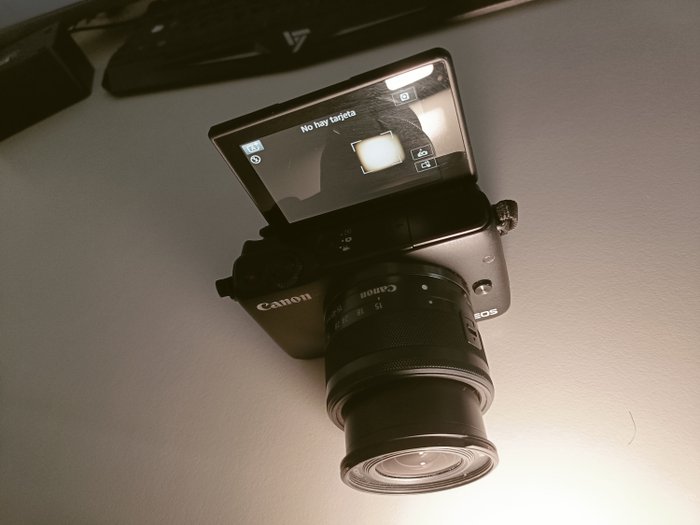 Canon Eos M10 Black + Canon zoom Lens EF-M 14-55mm IS STM Hybrididigikamera
