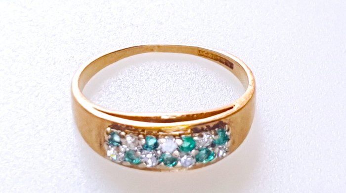 Ingen mindstepris - Ring Vintage 9 karat guld smaragd og diamant klynge ring Smaragd - Diamant 