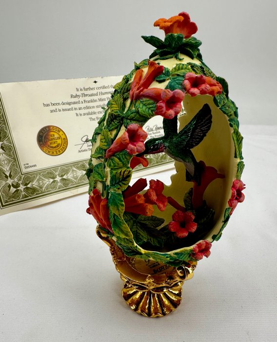 Huevo Fabergé - Colibrí garganta de rubí - Bañado en oro