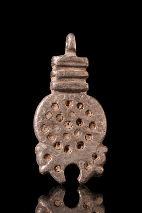 Viikinkien aikakausi Hopeinen amuletti  (Ei pohjahintaa)