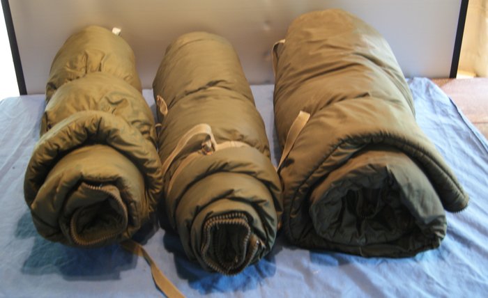 奥地利 - 3 件 睡袋/座袋 奥地利。 - 军事装备