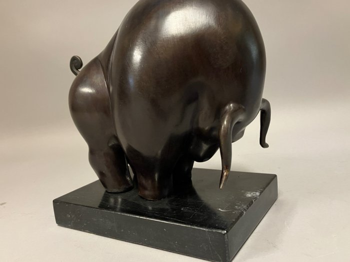 雕塑, Stier in moderne  stijl naar Botero - 18 cm - 黄铜色