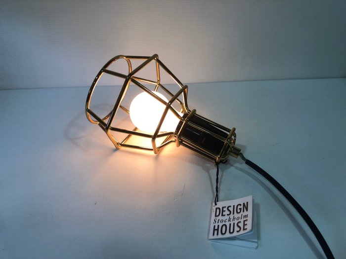 Design House - Form Us With Love - Bordslampa - Arbetslampa Guld - Metall