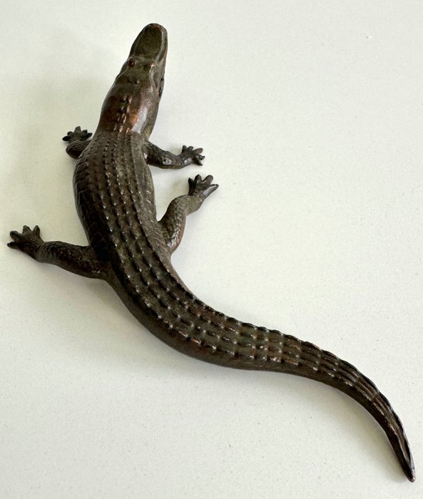 雕刻, Crocodile in hunting pose - 18 cm - 青銅色