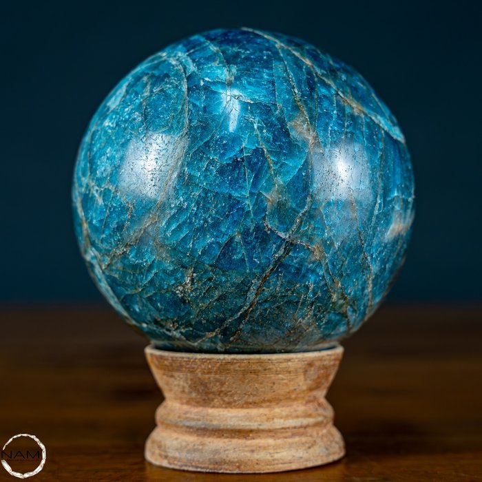 Apatita azul brillante natural Esfera- 701.92 g
