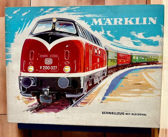 Märklin H0轨 - 3121 - 火车组 (1) - V200 配备 3 节客车和轨道 - DB