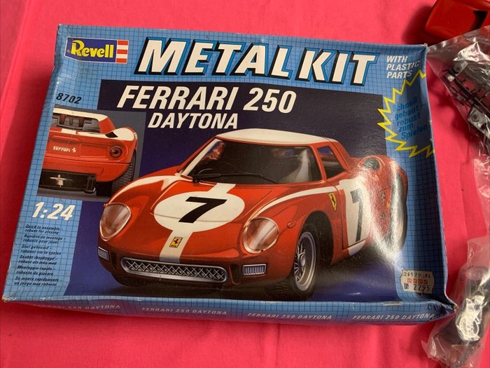 Revell 1:24 - Kit de modelismo - Ferrari  250 Daytona