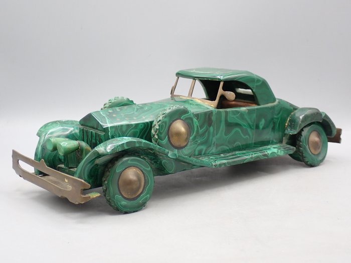 Figure - Art Deco model of a car - Malachite