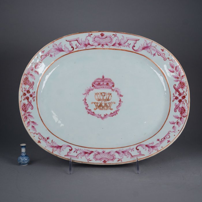 Fuente para servir - Monogram Tray (33,8) - Baronal Crown, with initials D(L?)(V?)(L?)D HMAMH (VD or DL family?) - Pink - Porcelana