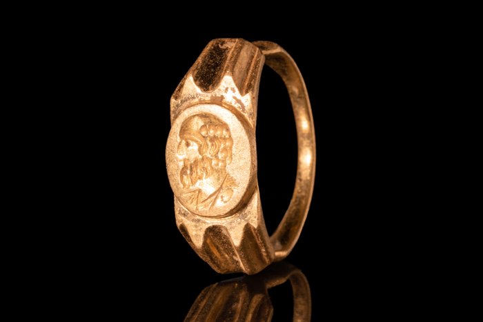 Romerska antiken Forntida romersk guldring med kejsarens byst - fantastiskt!