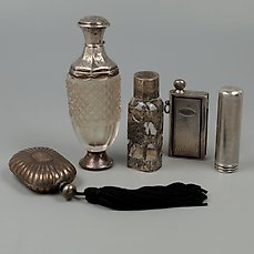 Parfum flacon, Tondeldoos, lippenstift koker etc.  NO RESERVE. – Parfumfles (5) – .833 zilver, .900 zilver, .925 zilver, .935 zilver
