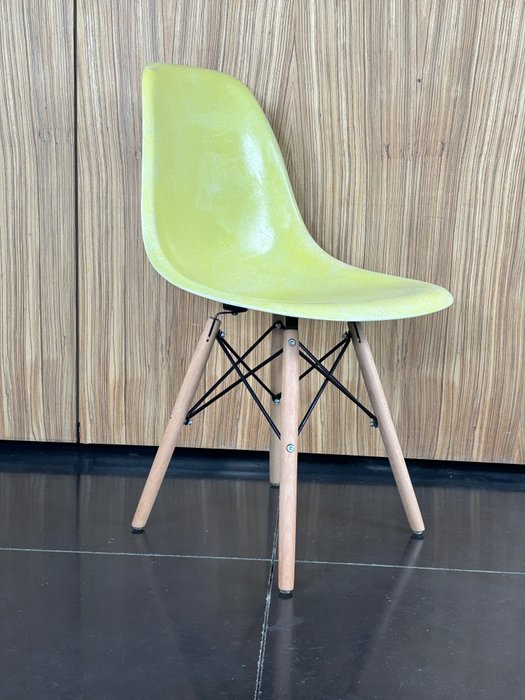 Herman Miller - Charles Eames, Ray Eames - 椅子 - DSW - 木, 光纤